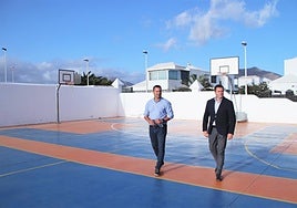 Autoridades sureñas en una instalación deportiva.