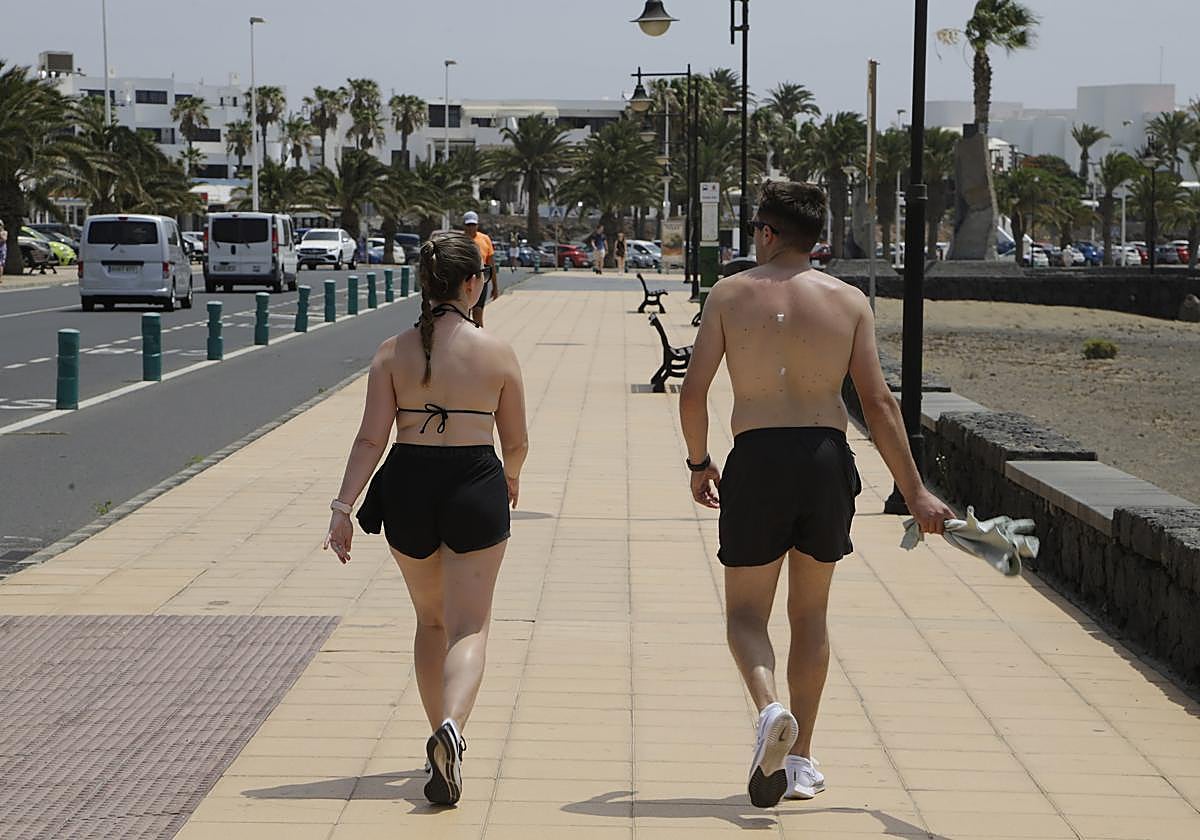 Puerto del Carmen, en una fecha calurosa.