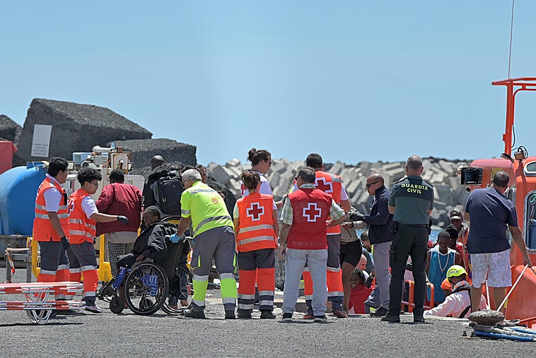108 inmigrantes rescatados en aguas cercanas al Hierro este jueves.