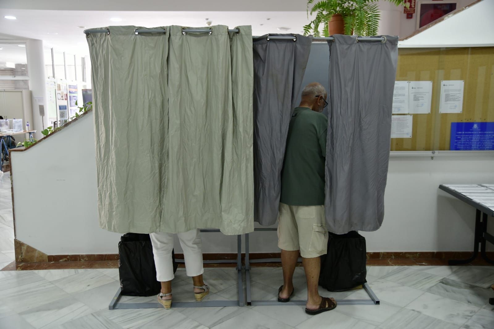 Canarias decide en las urnas su futuro en Europa