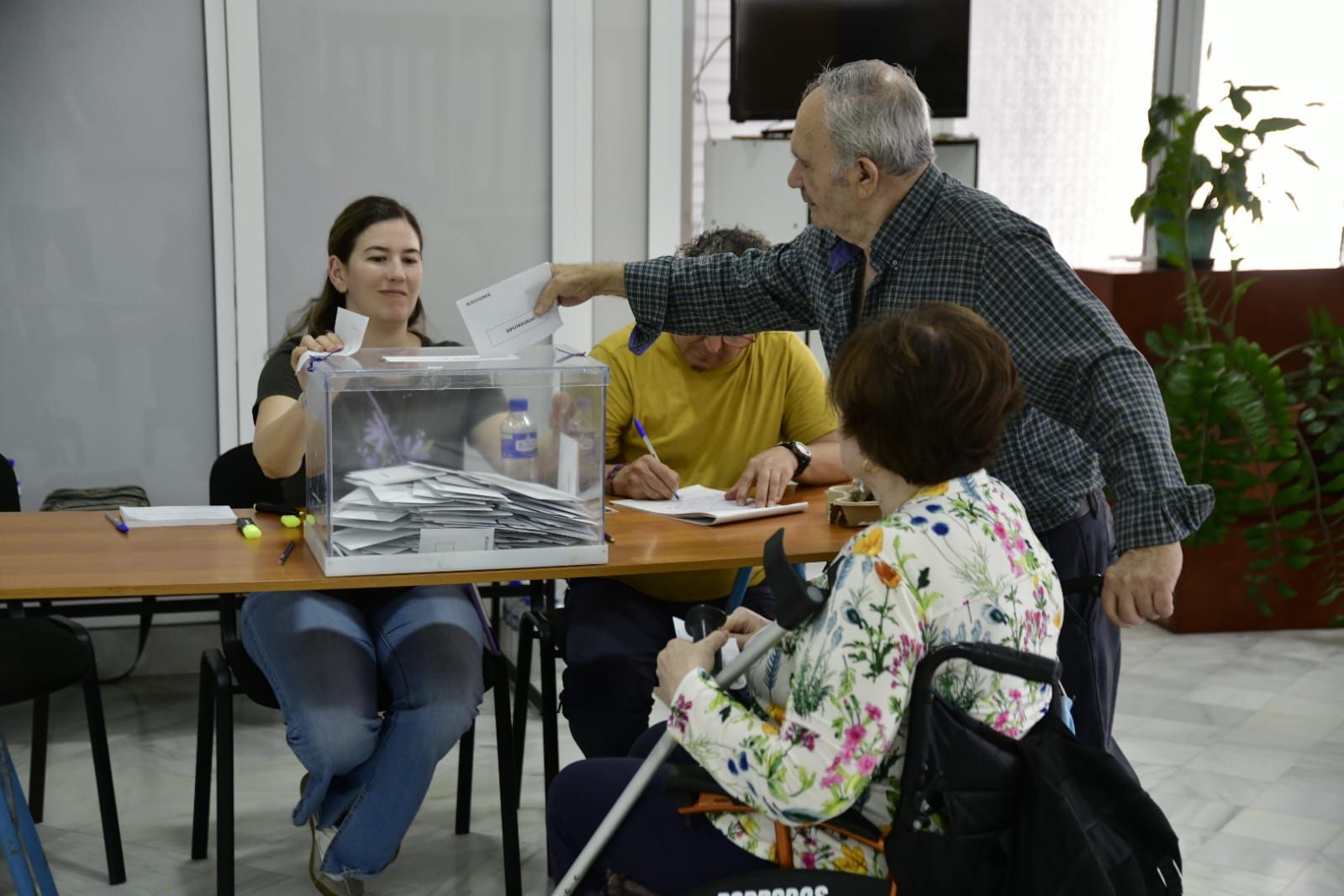 Canarias decide en las urnas su futuro en Europa