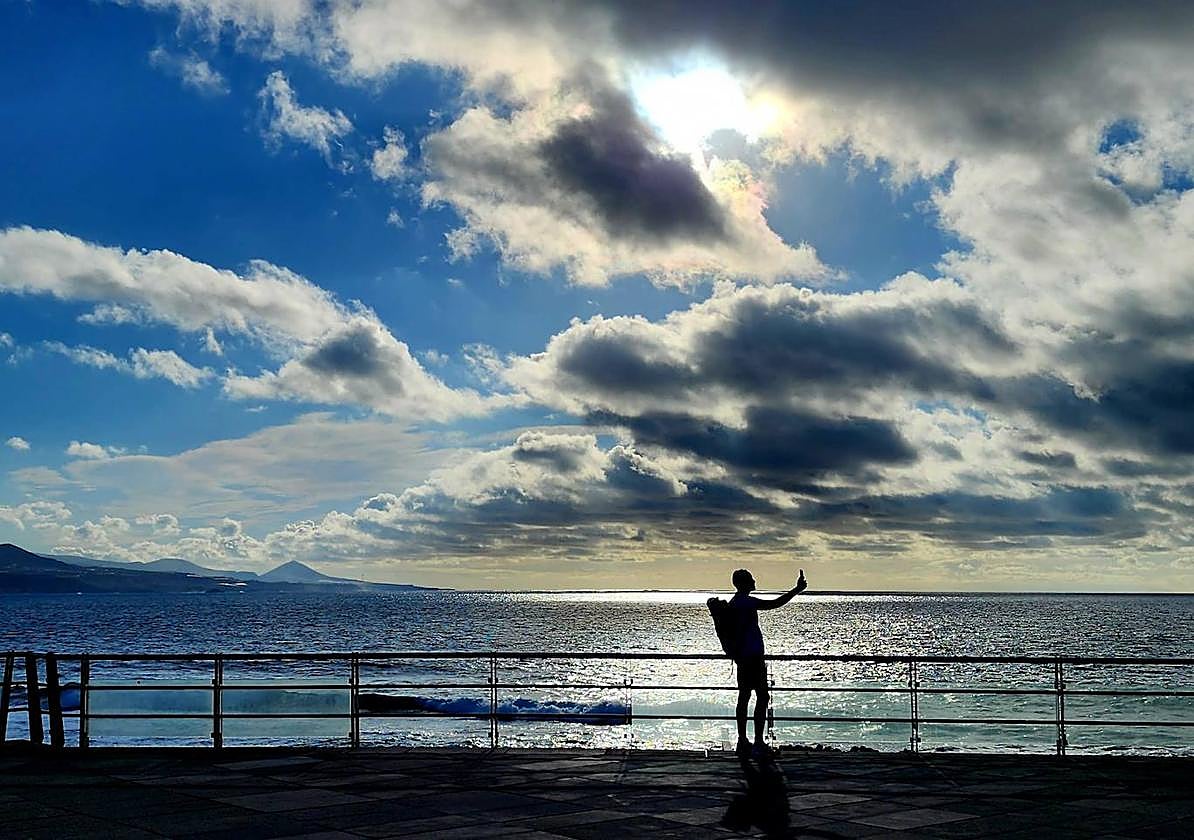 Cielos nubosos y posibles lloviznas para este lunes en Canarias