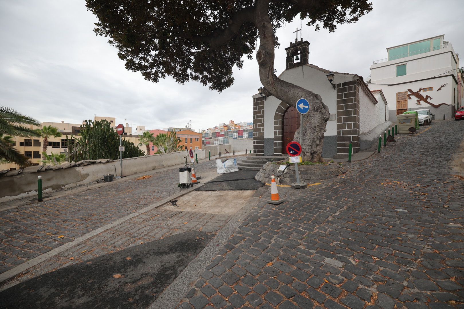 Las obras en el entorno de la ermita de San Nicolás, en imágenes