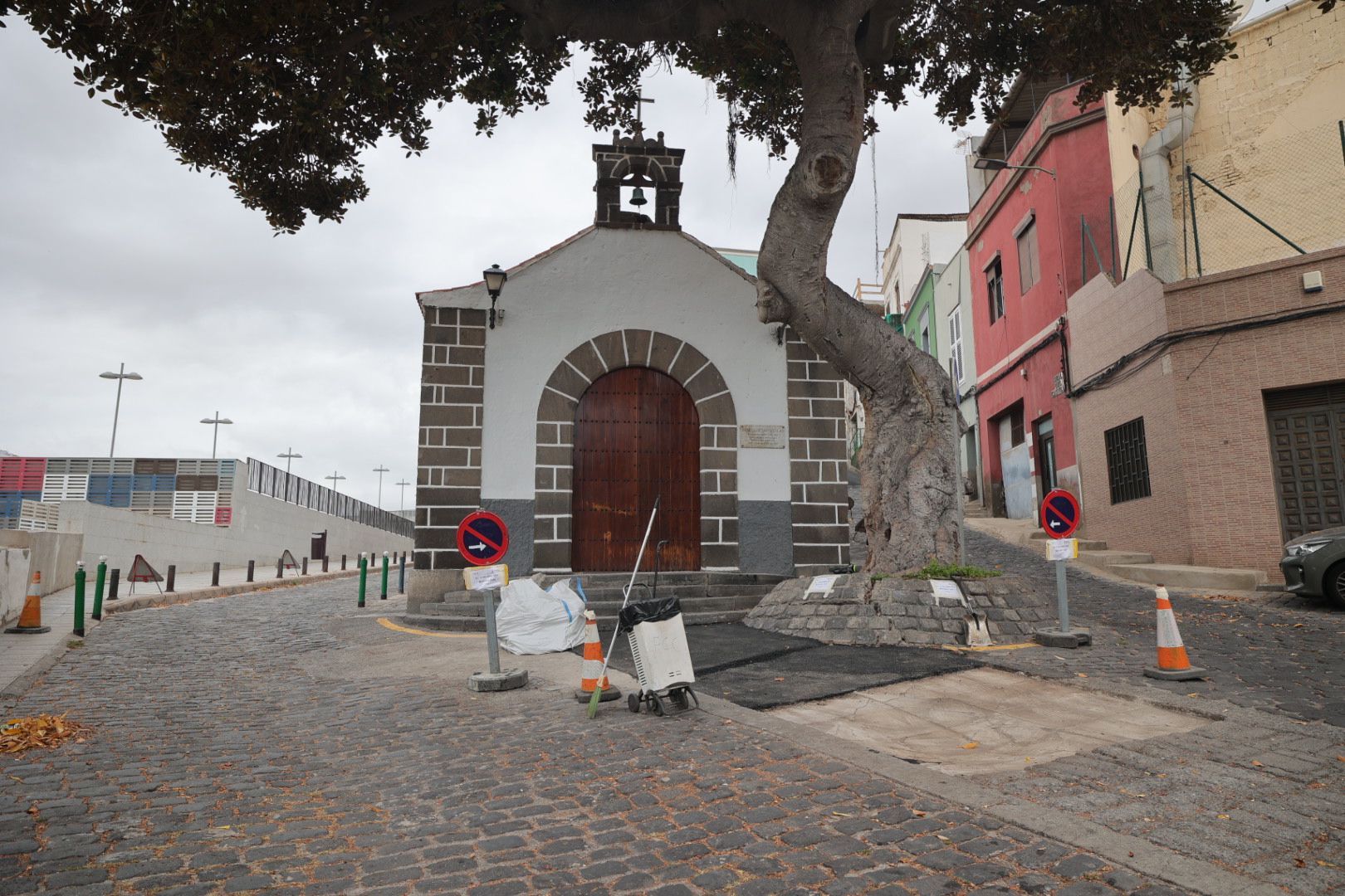 Las obras en el entorno de la ermita de San Nicolás, en imágenes
