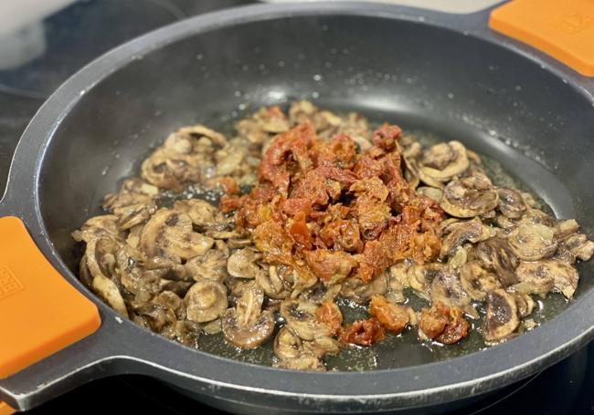 Añadimos los tomates secos