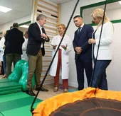 El presidente canario, Fernando Clavijo, y la consejera de Sanidad, Esther Monzón, en la unidad de Lanzarote.