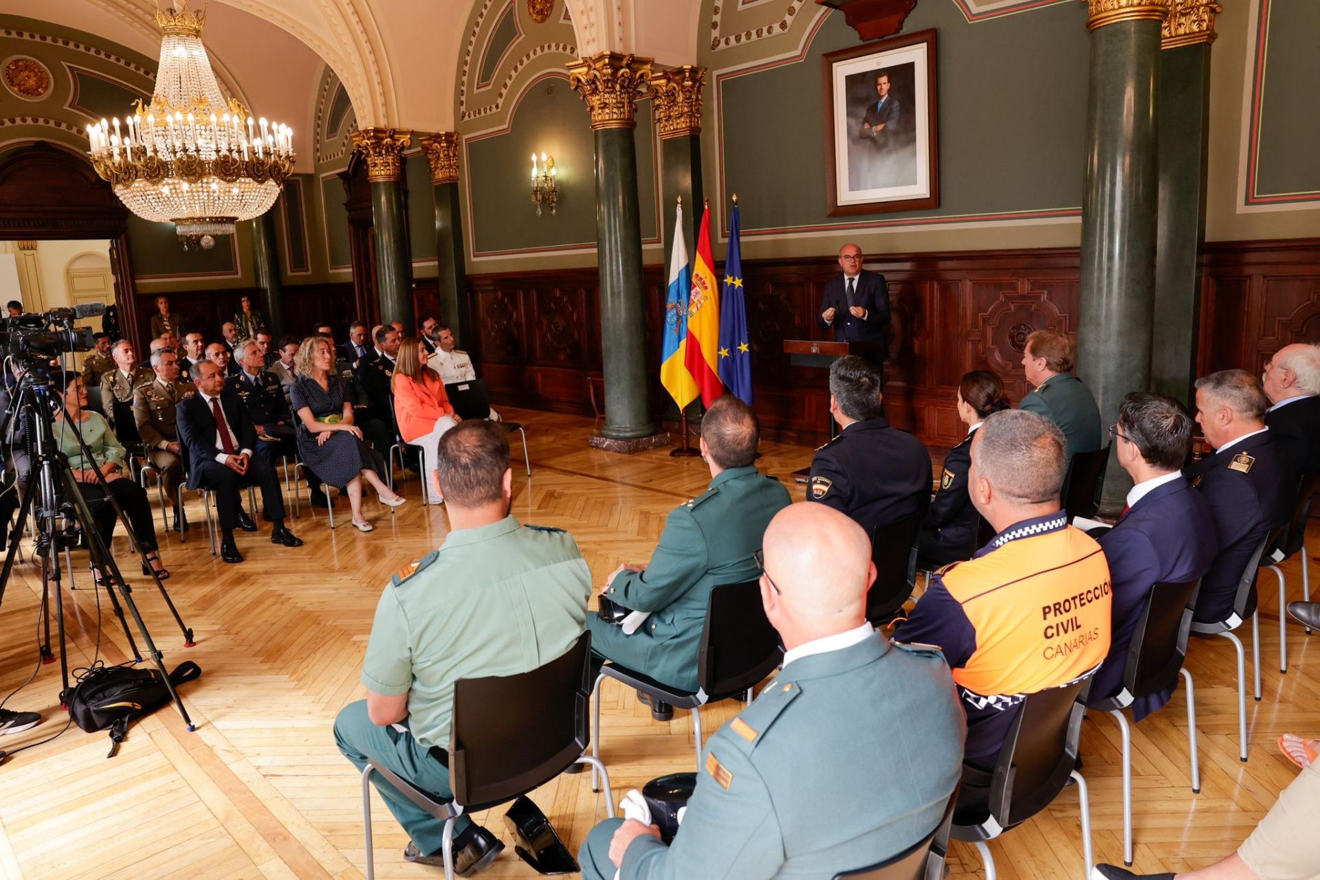 La entrega de medallas al mérito a Protección Civil, en imágenes
