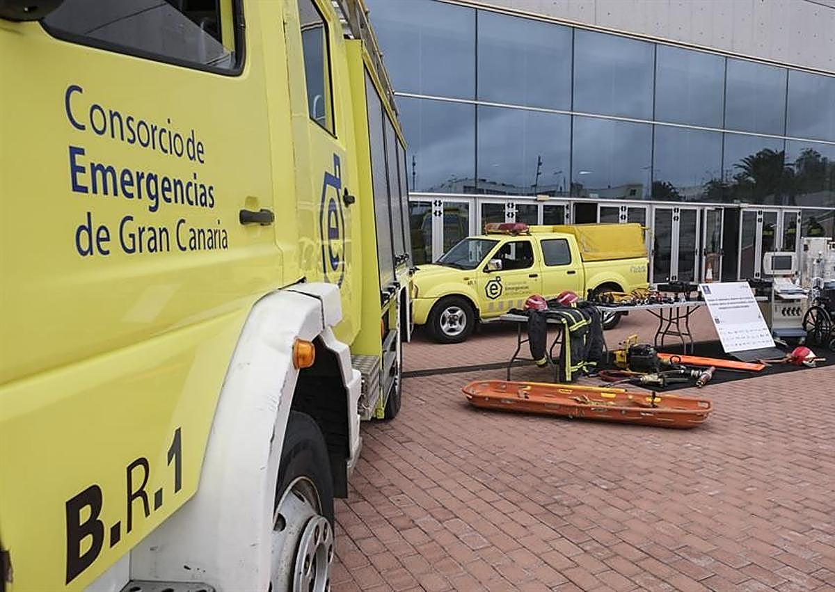 Imagen secundaria 1 - Gran Canaria dona a Gambia material de emergencias y ofrece formación a sus bomberos