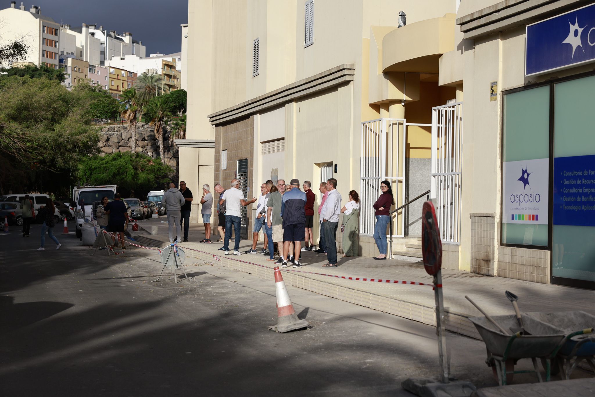 Paralizan las obras en Reina Mercedes