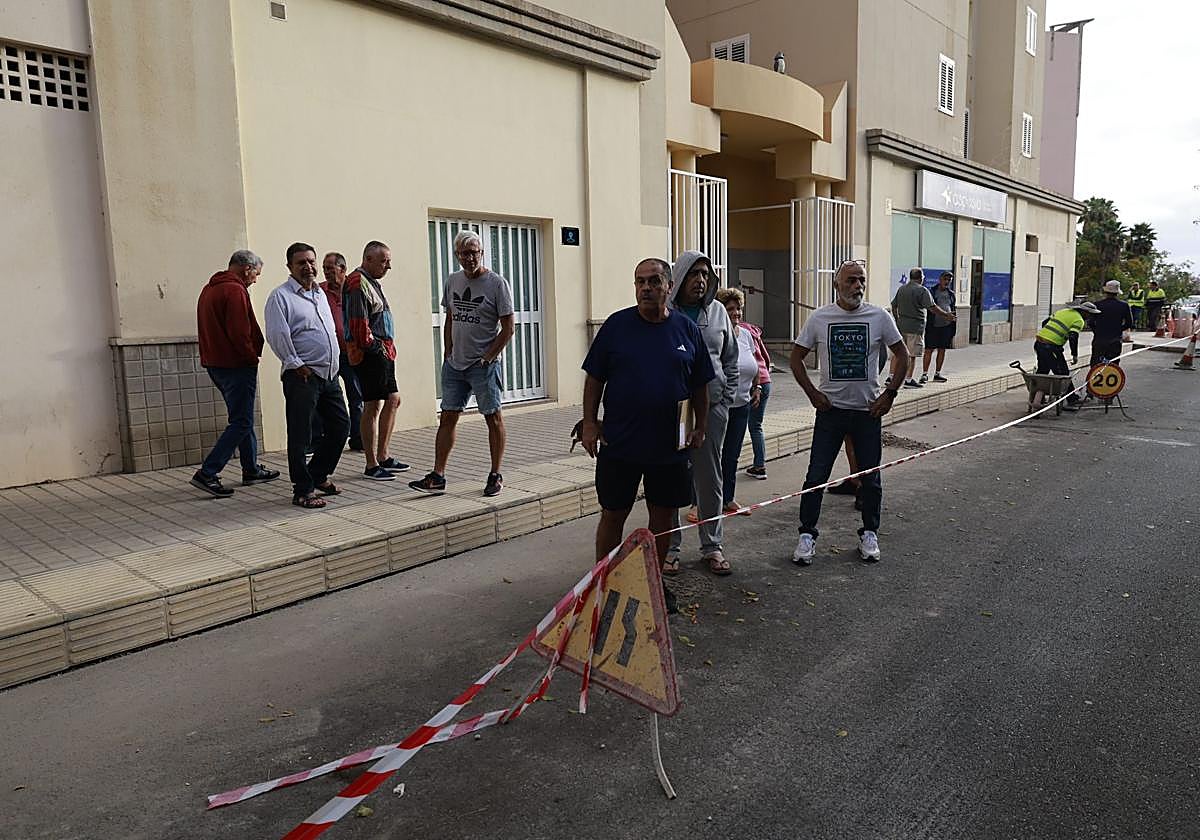 Paralizan las obras en Reina Mercedes