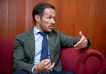 «Mientras unos se ponen la chaqueta verde sin medidas otros venimos a aportar soluciones»