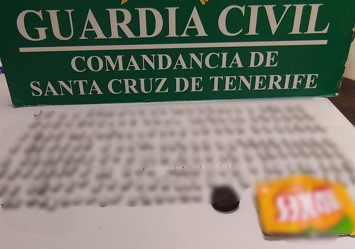 Detenidos en Tenerife al tirar por la ventanilla del coche 200 pastillas de MDMA