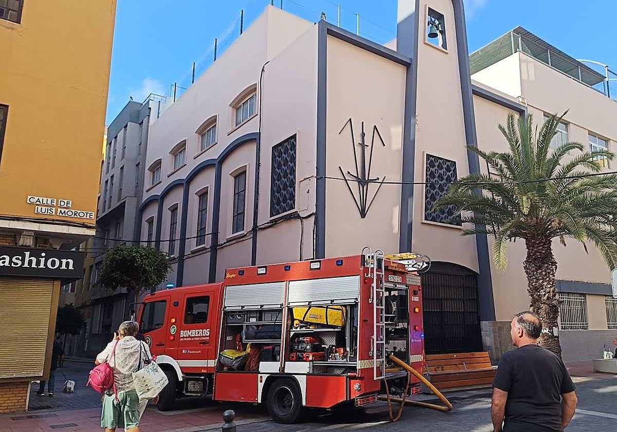 Imagen de los servicios de emergencia en la zona donde se originó el fuego.