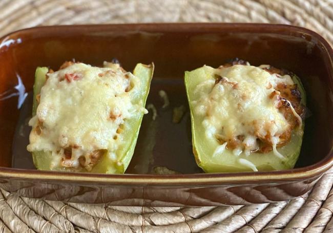 Calabacines rellenos de atún y verduras