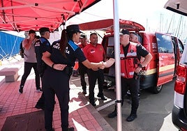 El simulacro de vertido portuario organizado en la playa de las Alcalavaneras