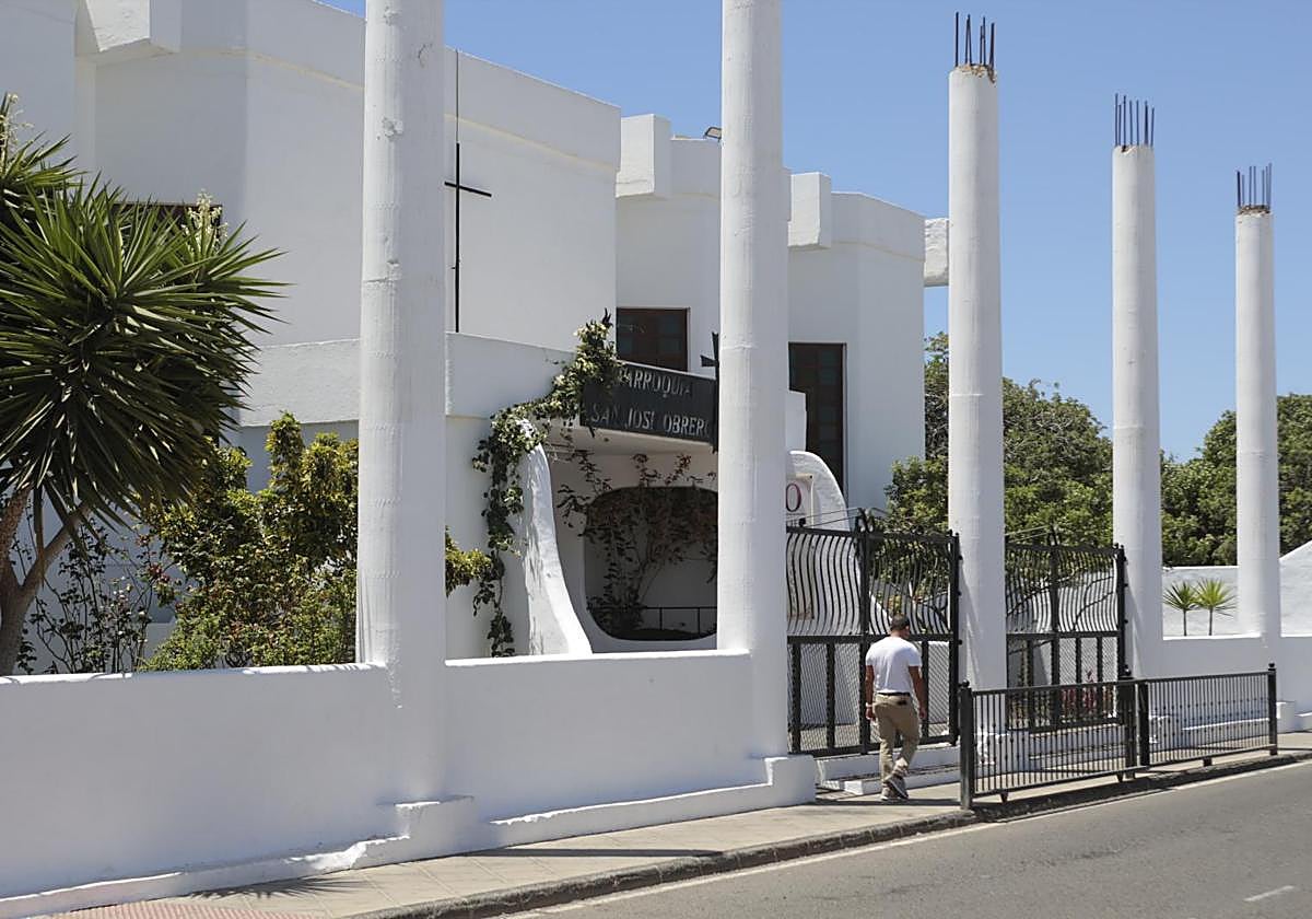 Iglesia de San José Obrero, en Titerroy, levantada por los vecinos del barrio.