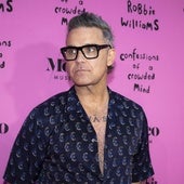Robbie Williams exhibe su arte en Barcelona antes de abrir el Granca Live Fest