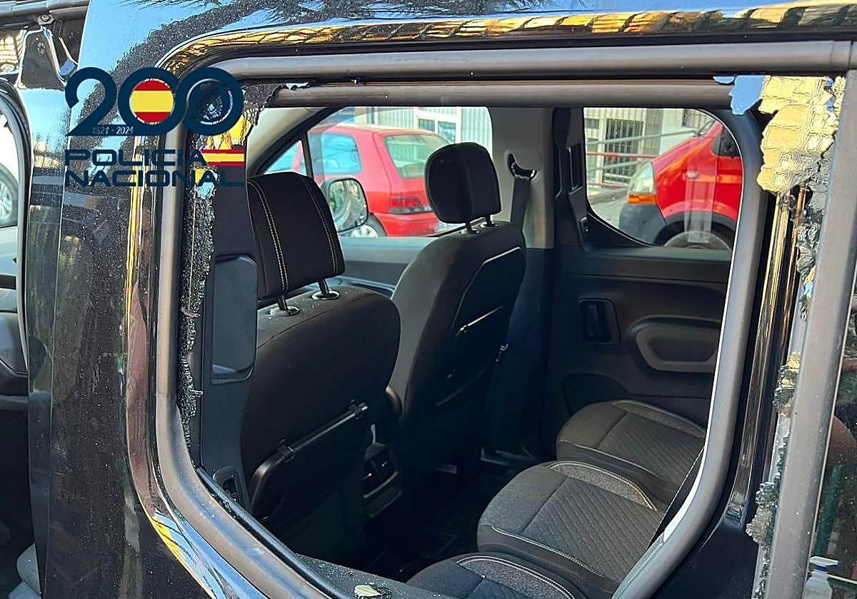 Uno de los vehículos afectados por el presunto autor de tres delitos de robo con fuerza en vehículos en la capital grancanaria.