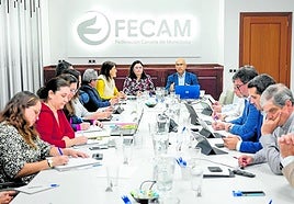 Imagen de archivo de una reunión de la Fecam.