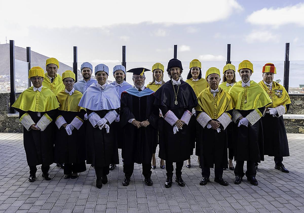 Imagen principal - Orla de Enfermería en la Universidad Fernando Pessoa Canarias