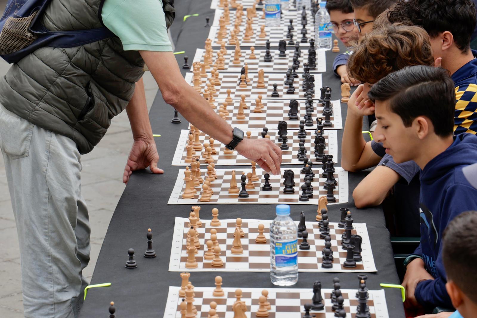 La ciudad recupera la simultánea de ajedrez