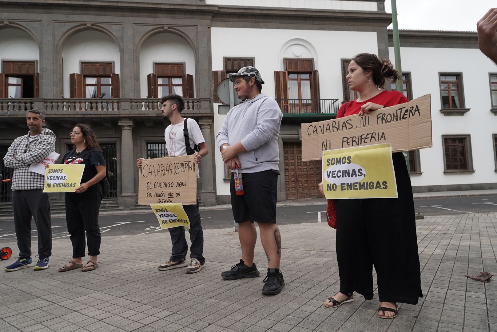Manifestación contra la xenofobia en la Plaza de la Feria, en imágenes