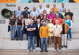 Foto de familia en el Cuyás tras la firma del nuevo convenio.