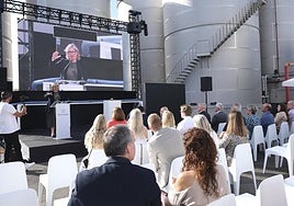 La Luz estrena la primera planta de España para tratar el aceite de pescado
