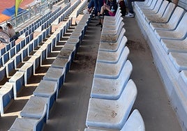 Esta fue una de las fotos que fueron difundidas por las redes sociales, con el graderío sucio.