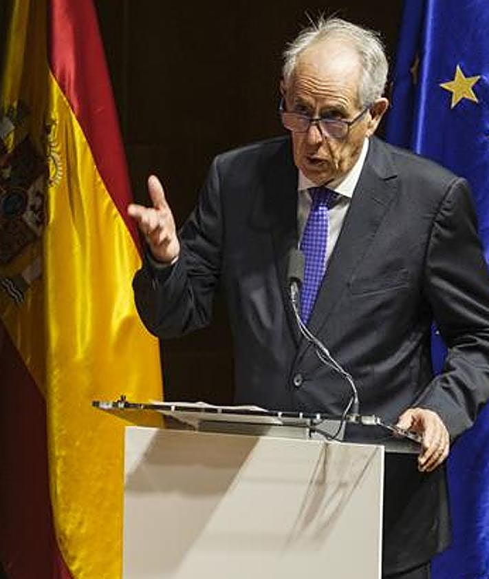 Imagen secundaria 2 - Más imágenes del acto que tuvo lugar en el paraninfo de la ULPGC.