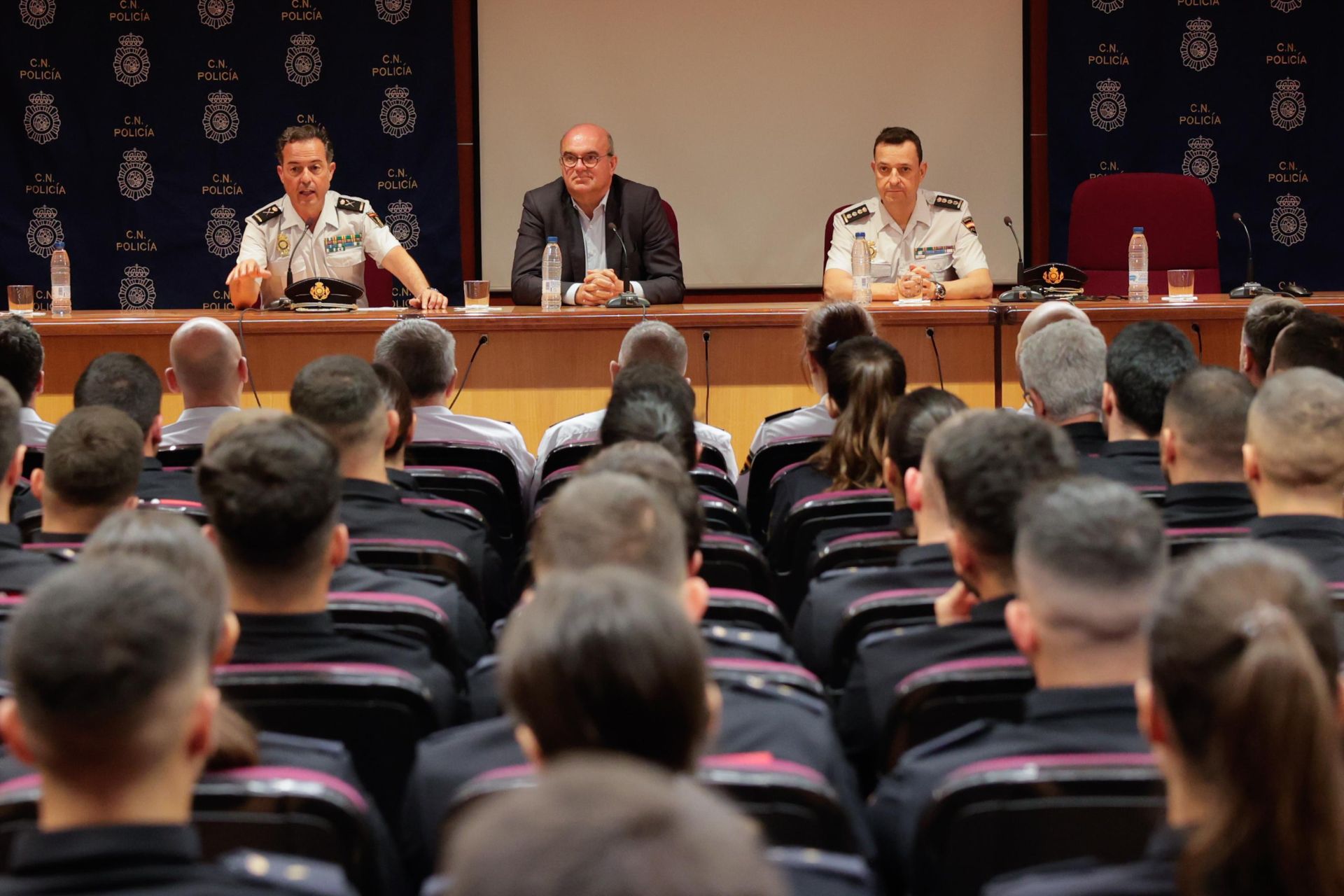 La presentación de los nuevos agentes en prácticas, en imágenes