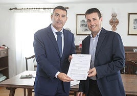 Firma realizada en el Monumento al Campesino.