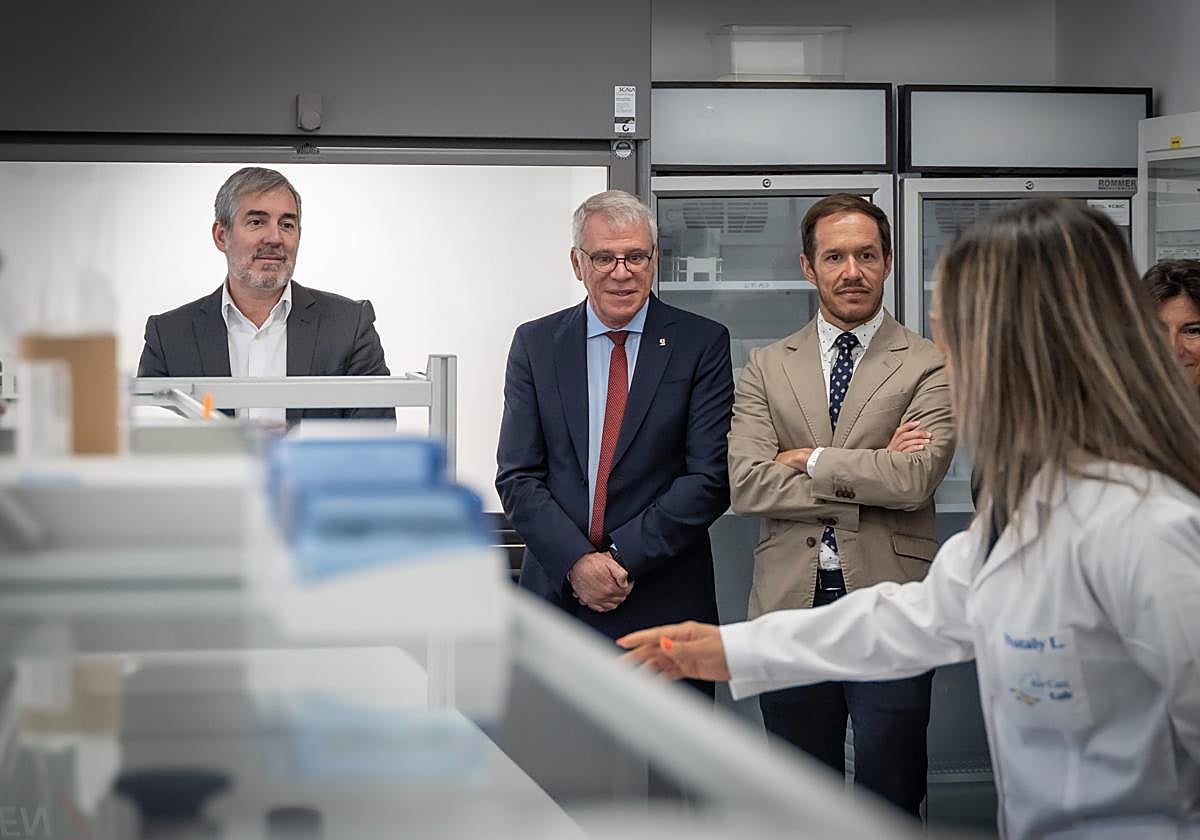 Imagen de la visita a las instalaciones del nuevo laboratorio AirCanLab.