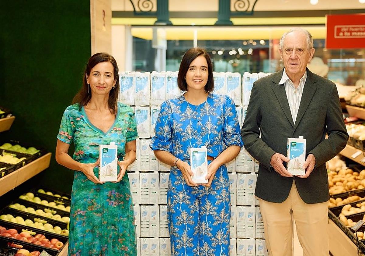 De izq. a dcha. Olga del Pino, Patricia Muñoz y Pedro Llorca.