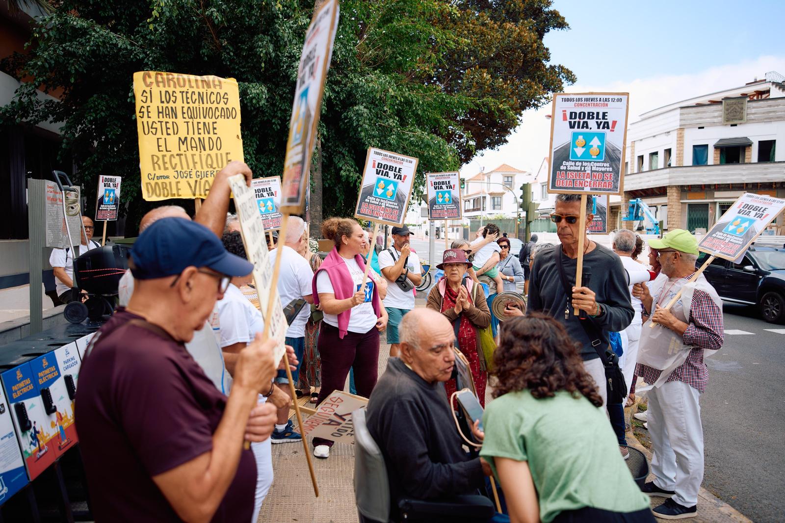 La protesta por la doble vía en la calle Doctor José Guerra, en imágenes
