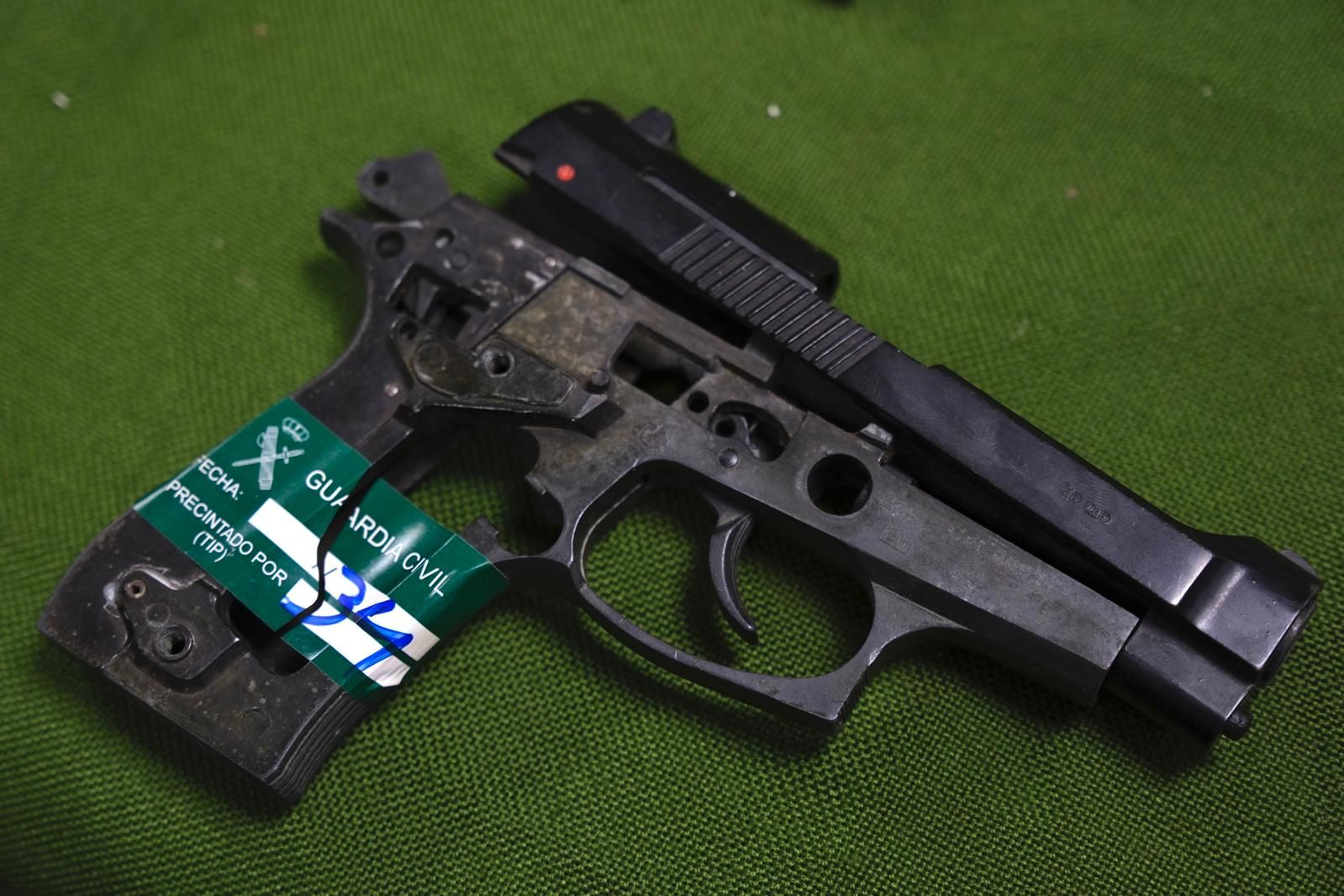 Imágenes del mayor taller ilegal de armas de fuego en Las Palmas