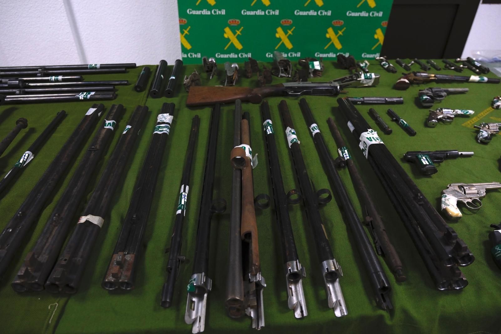 Imágenes del mayor taller ilegal de armas de fuego en Las Palmas