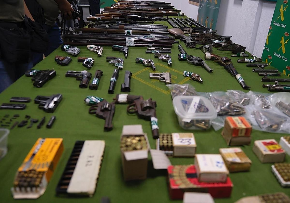 Imágenes del mayor taller ilegal de armas de fuego en Las Palmas