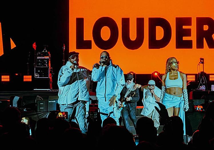 Artistas en el cierre del segundo día del festival.