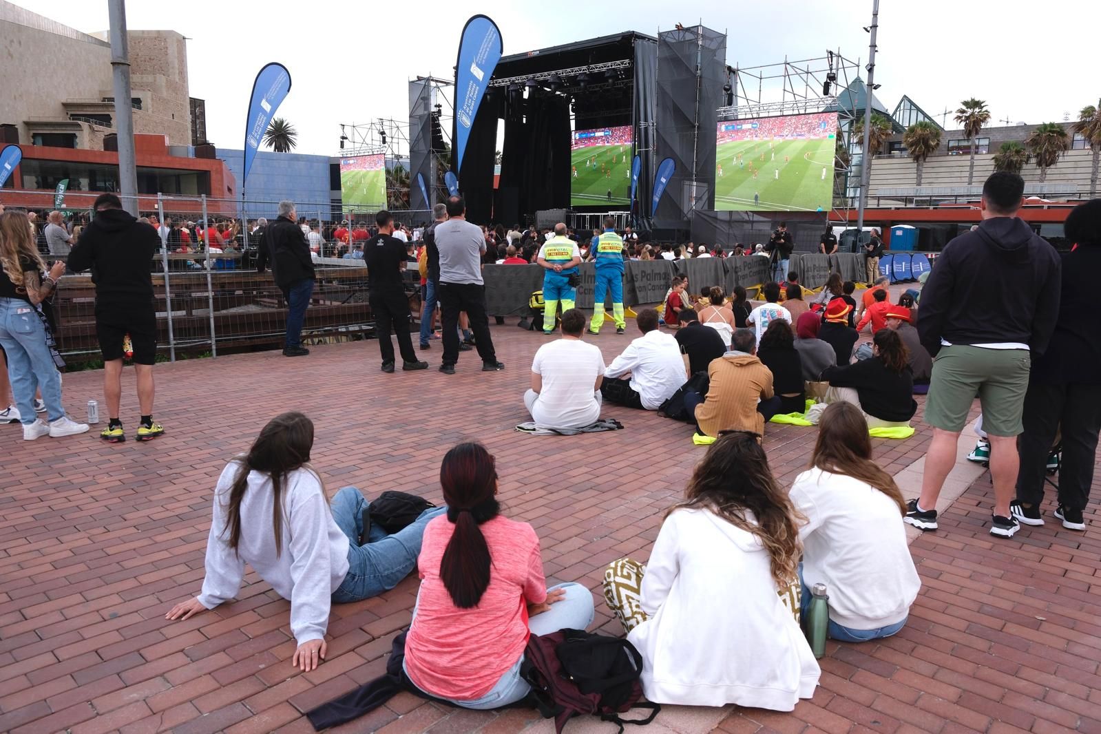La Plaza de la Música se tiñe de rojo para ver la Eurocopa