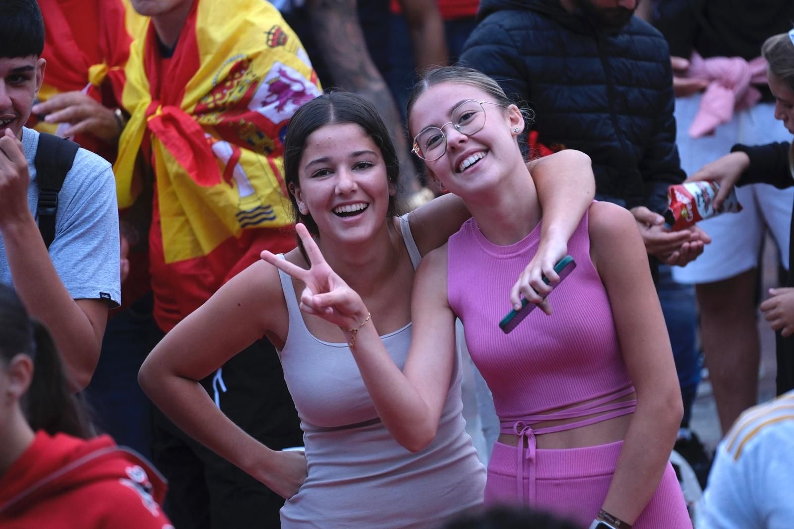 La Plaza de la Música se tiñe de rojo para ver la Eurocopa