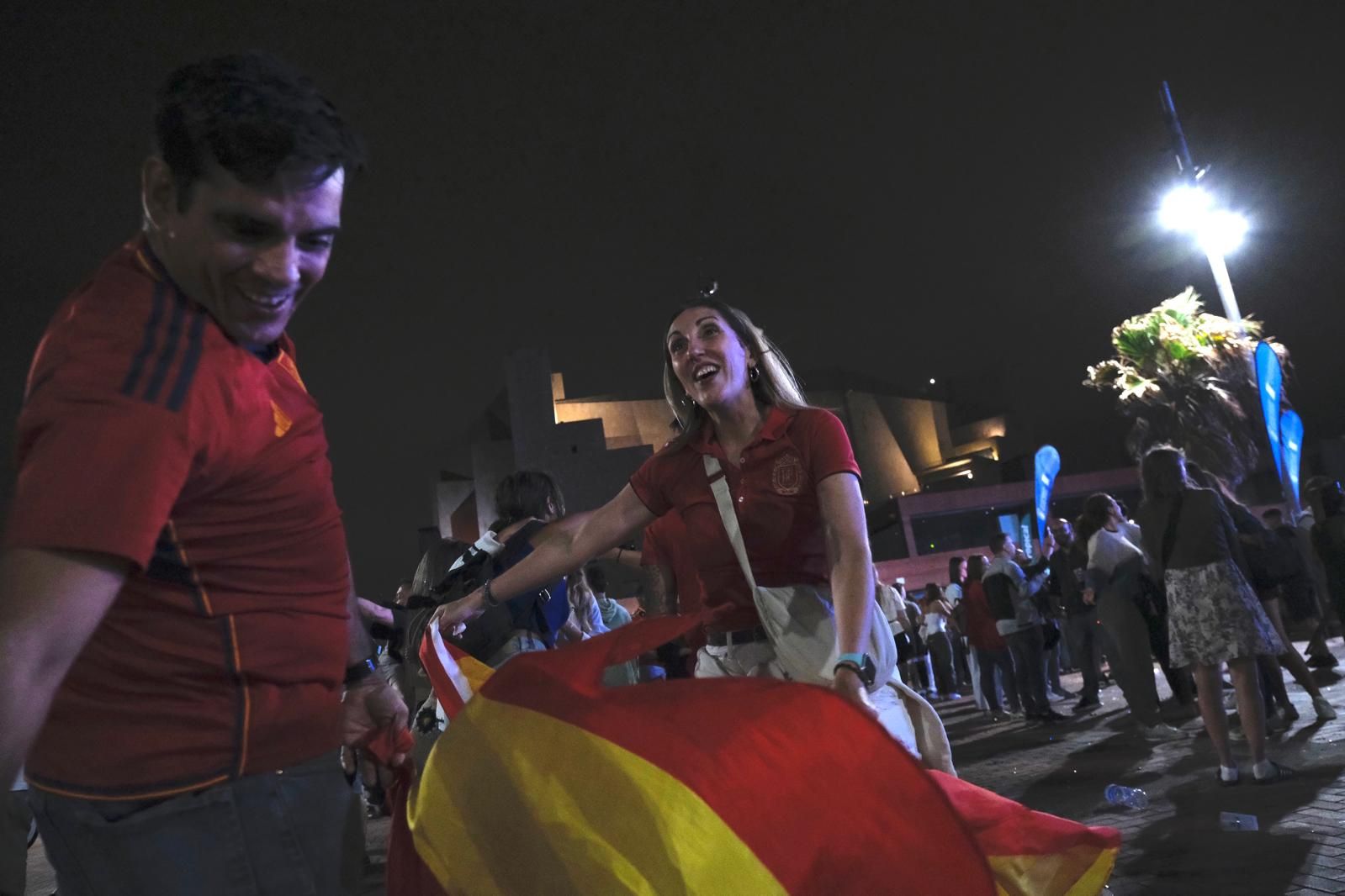 La Plaza de la Música se tiñe de rojo para ver la Eurocopa