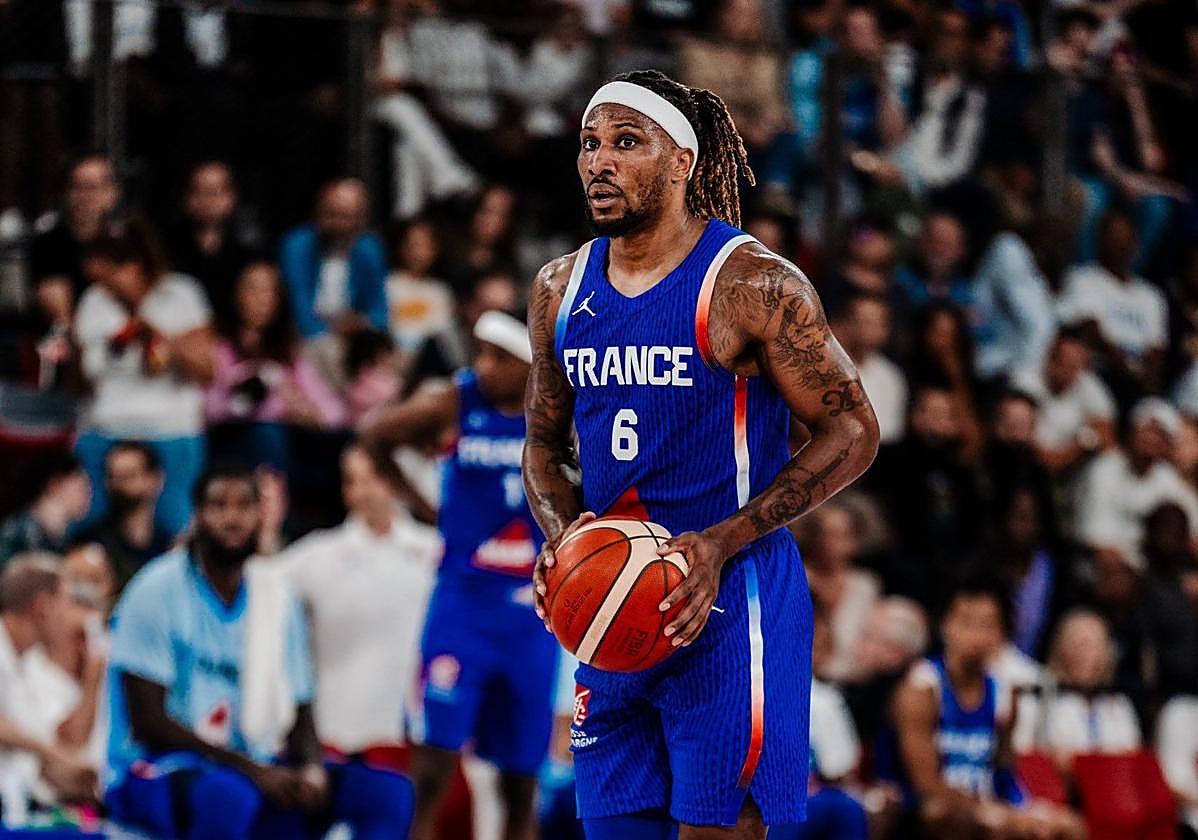 Andrew Albicy dirige el juego de Francia.