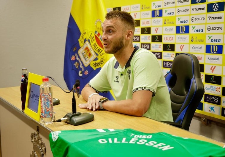 El nuevo portero de la UD Jasper Cillessen, durante su presentación.