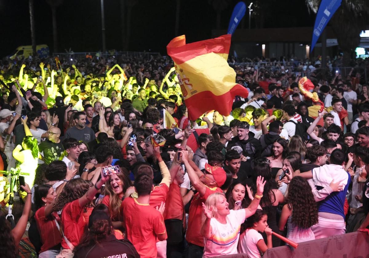 Todos a una en la Plaza de la Música para apoyar a La Roja en la final de la Eurocopa