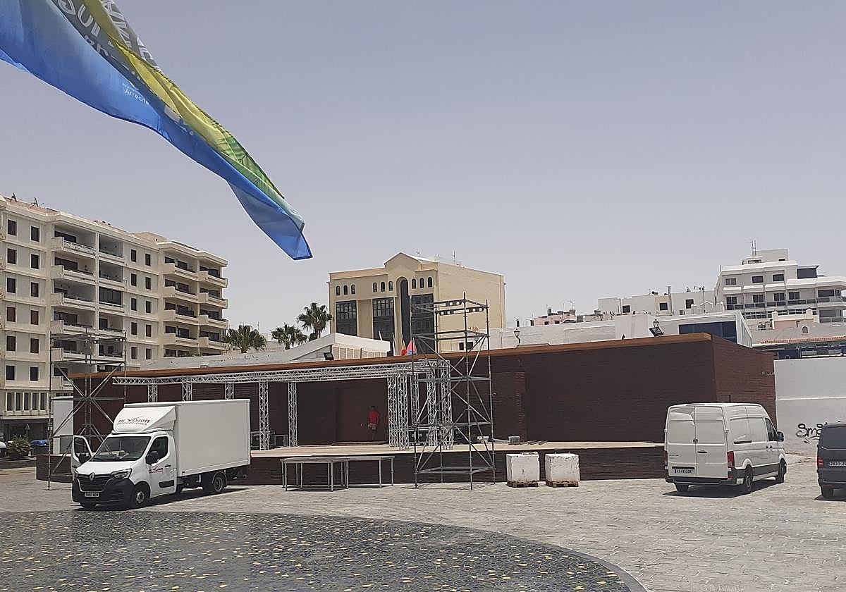 Montaje de infraestructura el jueves en el parque Islas Canarias.