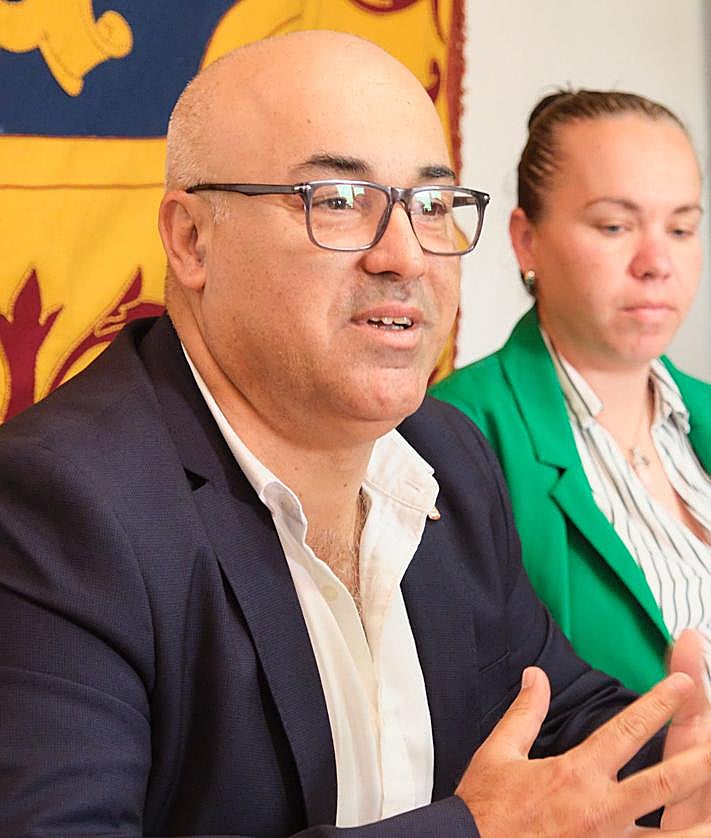 Imagen secundaria 2 - Betancuria estrena alcalde, Enrique Cerdeña