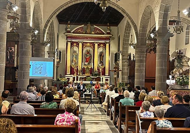 Vista general de la iglesia de Tunte, donde se celebró el pregón.