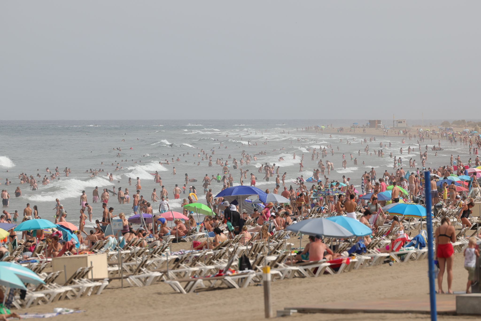 Las playas del sur, abarrotadas por el calor