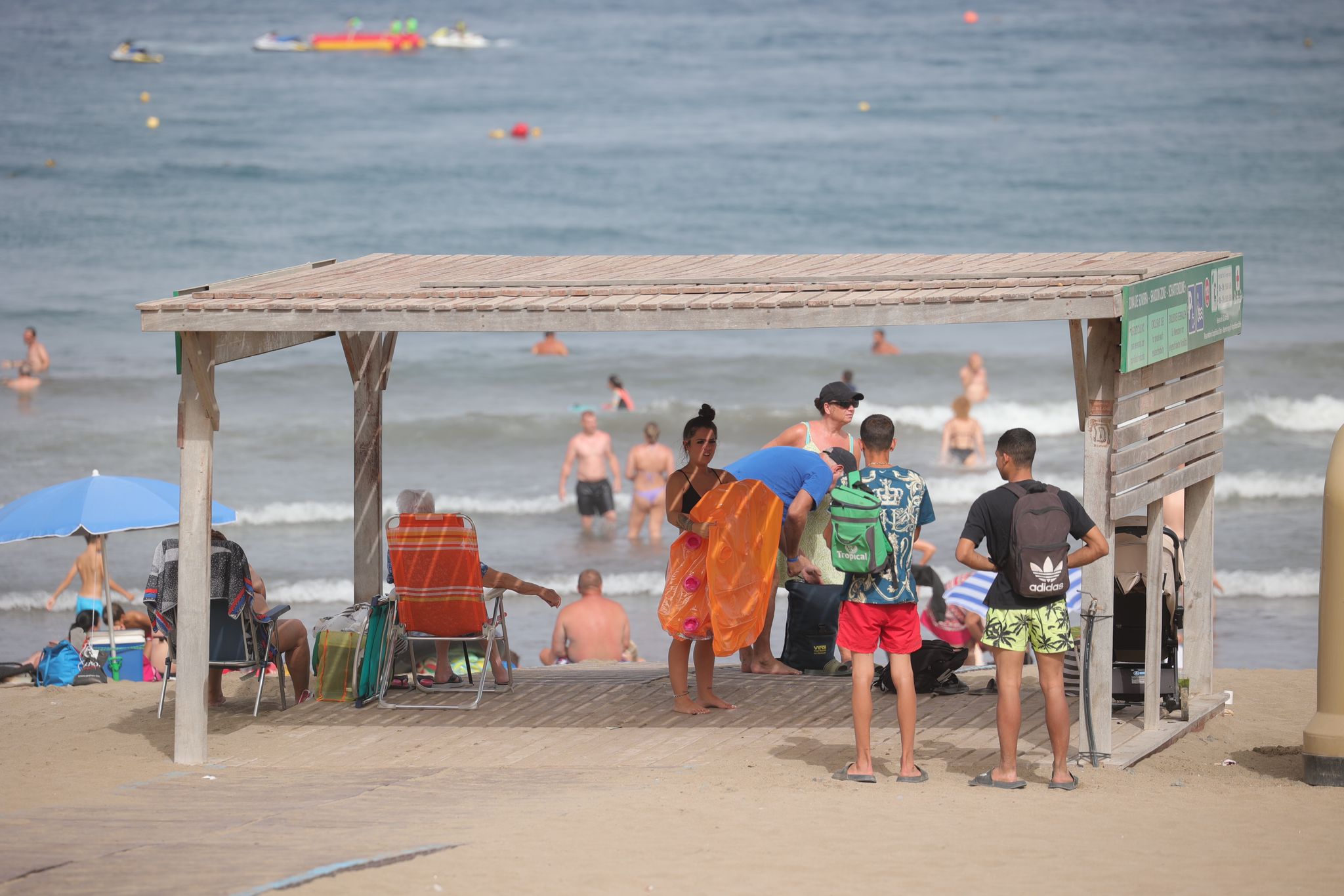 Las playas del sur, abarrotadas por el calor
